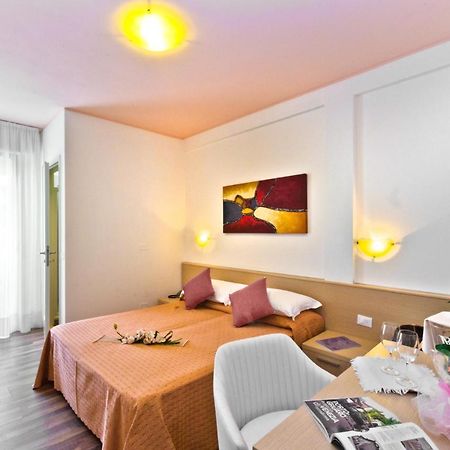 Hotel Victoria Bibione Exterior photo