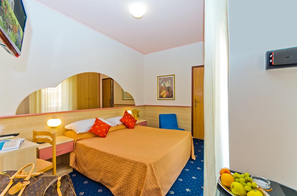 Hotel Victoria Bibione Room photo