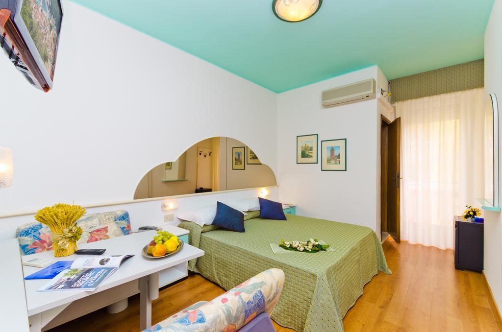 Hotel Victoria Bibione Room photo