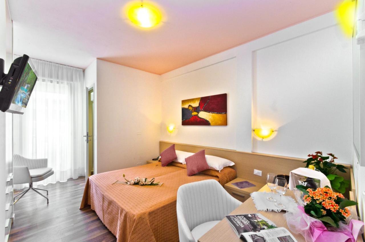 Hotel Victoria Bibione Exterior photo